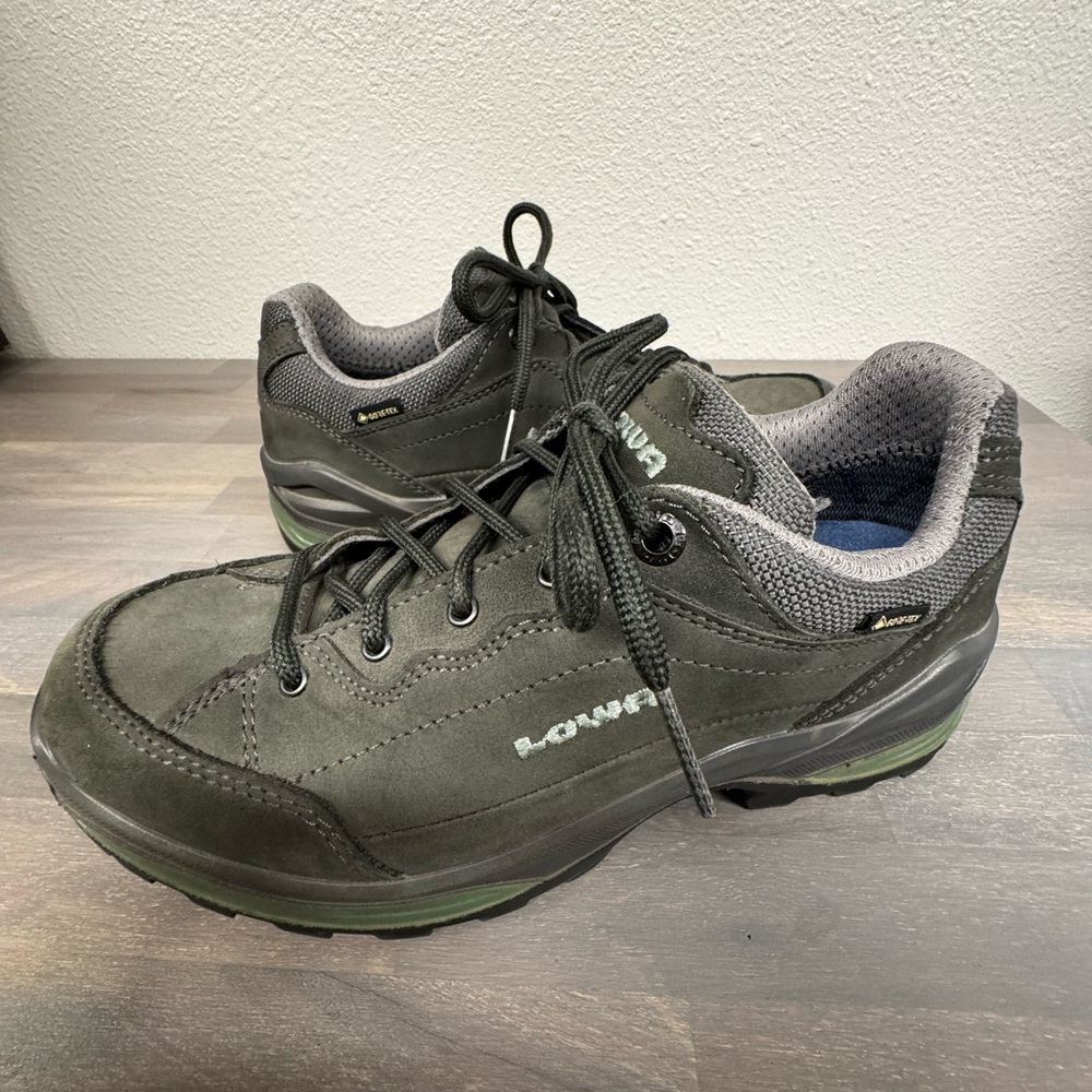 LOWA Renegade GTX Lo Hiking Shoes- US 7 /EU 38 - Green - Vibram Sole /Goretex